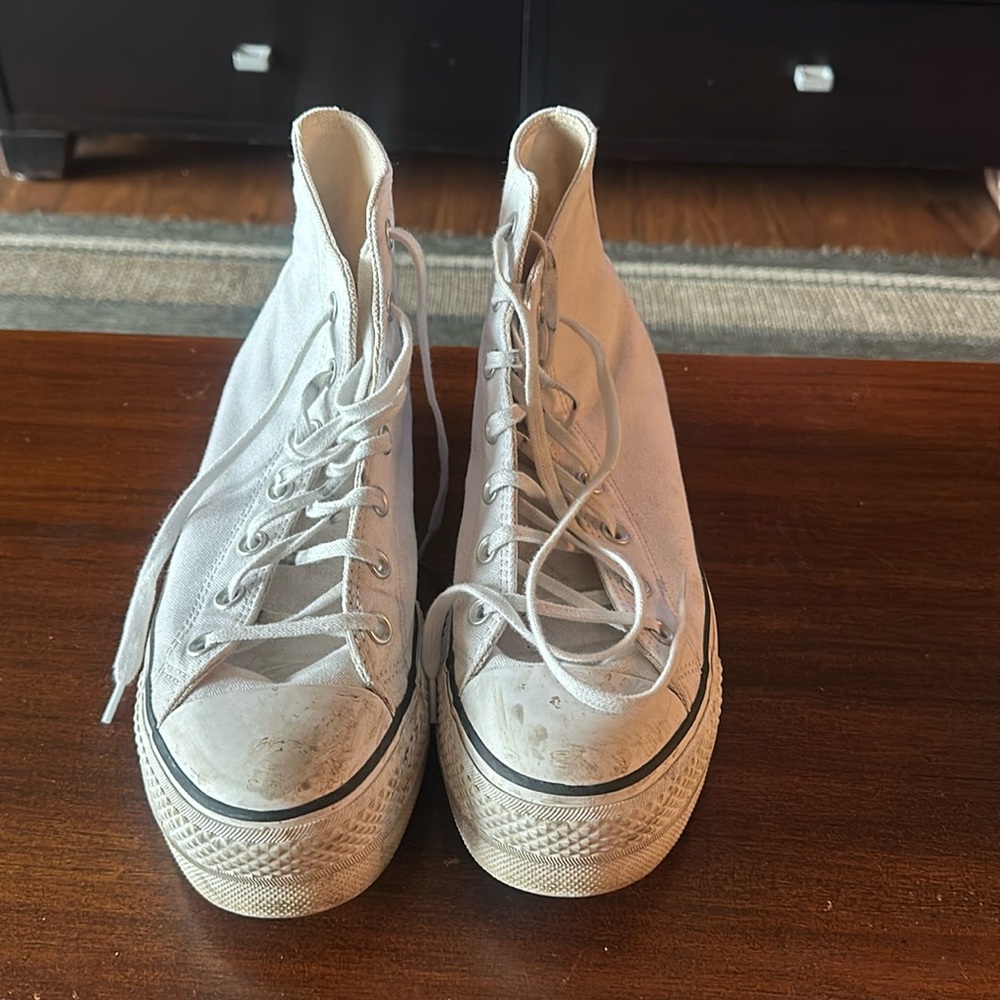 Chuck Taylor Converse Hi-Tops
